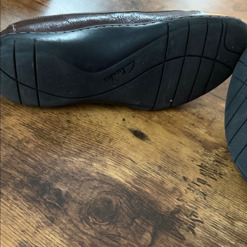 Clarks Women's Croc-Embossed Brown Loafers - Picture 8 of 8
